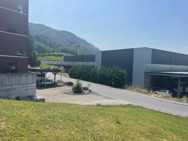 images/inhaltsbilder/glaentern-center-impressionen/10neubau-gewerbehallen-glaentern-an-der-gewerbestrasse-in-reichenburg.jpg