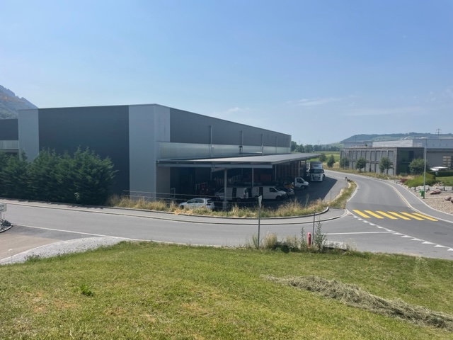images/inhaltsbilder/glaentern-center-impressionen/9neubau-gewerbehallen-glaentern-an-der-gewerbestrasse-in-reichenburg.jpg